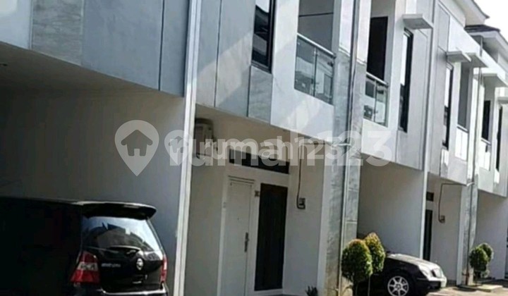 Rumah 2 Lt Dijual di Matraman Jakarta Timur Deket Tol.jati Negara