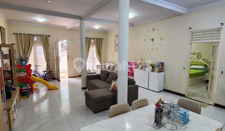 For Sale: 17-Room Boarding House, Currently 15 Occupied, Right in Front of STAN Bintaro Campus 2