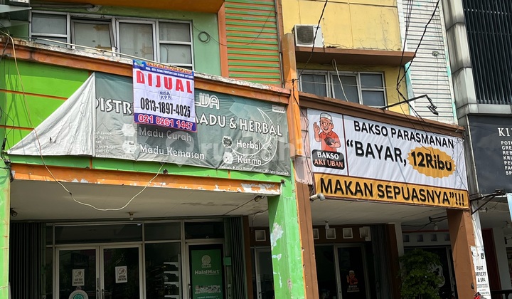 For Sale: Green Shop House Dazzling Price 1