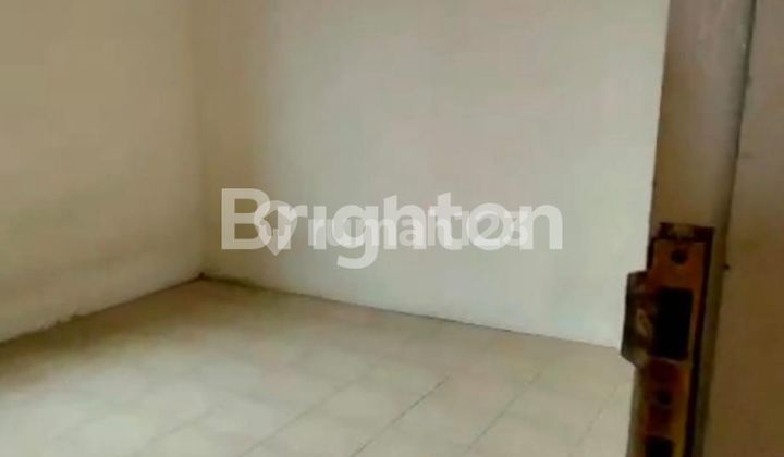 Rumah Nyaman dan Aman dengan 9 Kamar  2