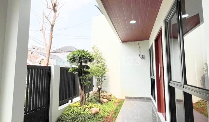 Dijual Rumah Mewah 2,5 Lantai di Graha Raya Bintaro Jaya