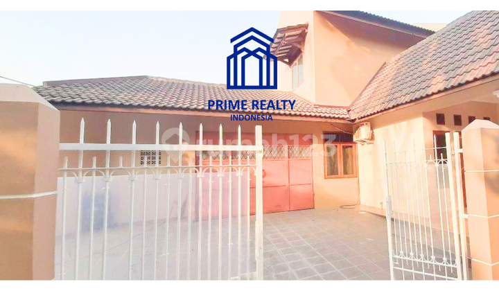 House for Sale Corner Lot in Ciputat Complex, South Tangerang
