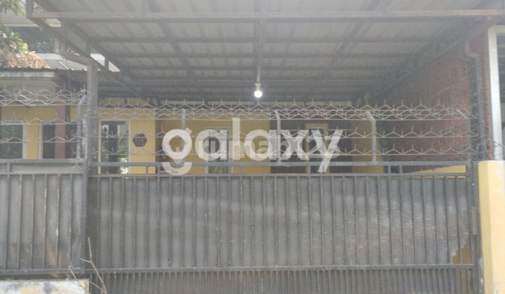 House in Lowokwaru location near school. 2