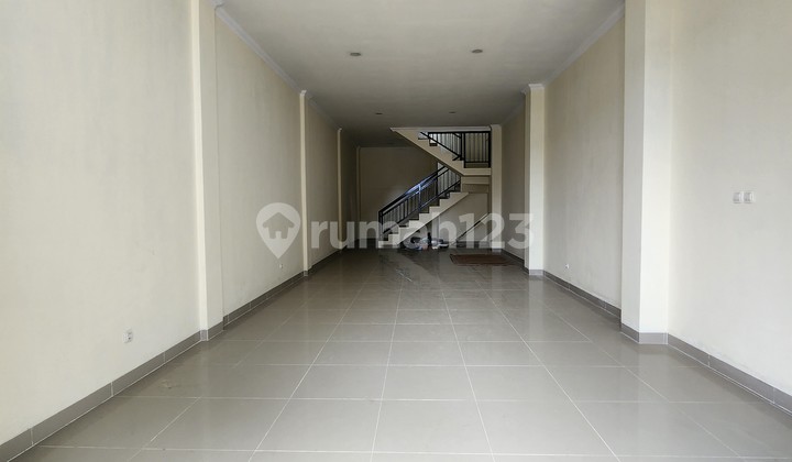 Hot Sale Ruko Baru Lokasi Strategis Ada Tanah Lebih Skitar 8m2