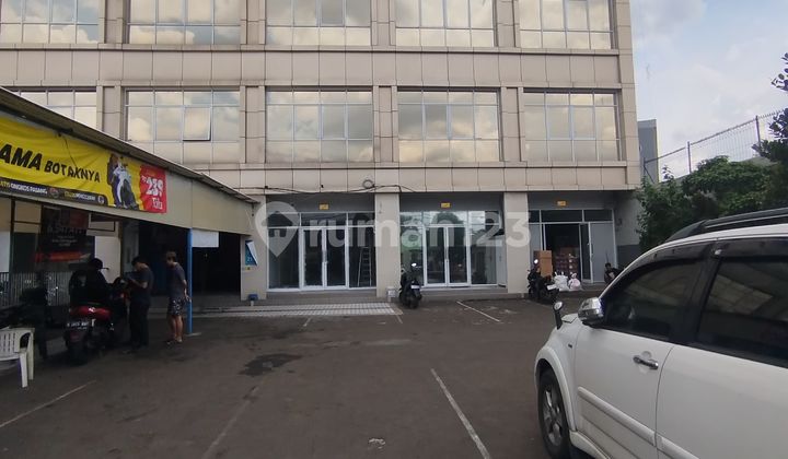 Ruko 3,5 lantai dengan rooftop siap huni di jalan duri kosambi raya jakarta barat