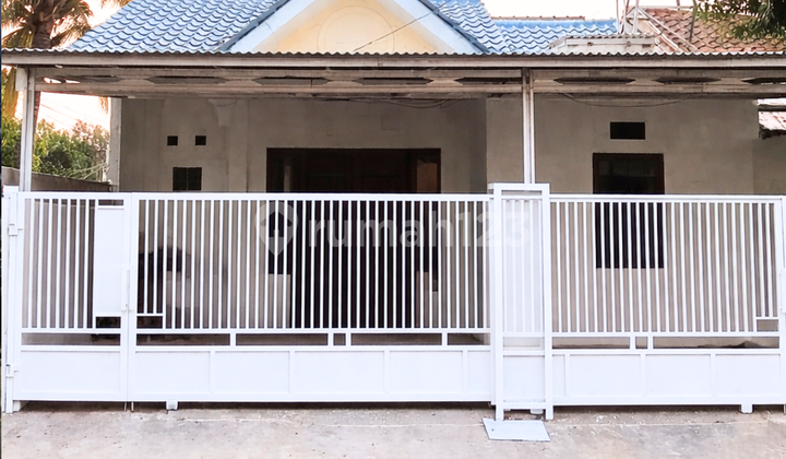 For Sale House on Main Road Inside Housing Cluster Suitable for Residence and Business Premises