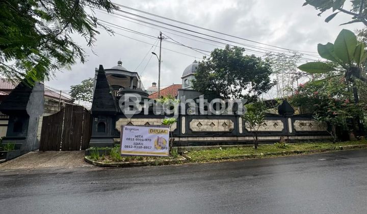 Luxurious Comfortable Lush Classic Style House in Baranangsiang Bogor. Luxurious Comfortable Lush Classic Style House in Baranangsiang Bogor.