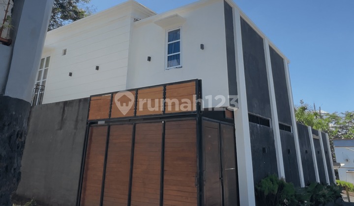 LUXURY HOUSE WITH A VILLA FEEL IN THE HEART OF THE CITY, STRATEGICALLY LOCATED NEAR UGM LUXURY HOUSE WITH A VILLA FEEL IN THE HEART OF THE CITY, STRATEGICALLY LOCATED NEAR UGM