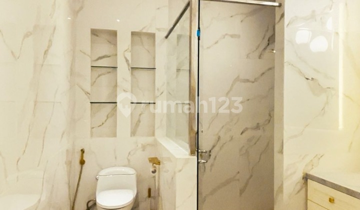 Peluang Cuan! Villa Classic 2 Lantai Dekat Kota Hits di Sleman Peluang Cuan! Villa Classic 2 Lantai Dekat Kota Hits di Sleman