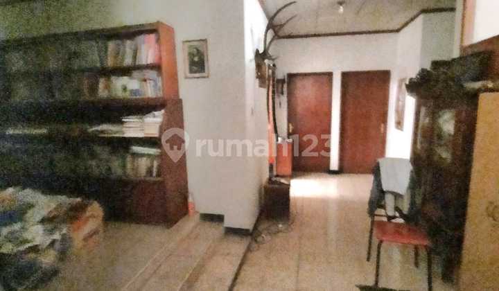 Strategic Large House Near SHM Hospital in Ciumbuleuit, Bandung 2