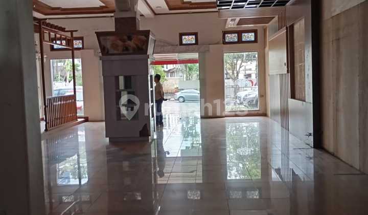 Ruang-Usaha atau Gudang Siap Huni Mainroad Riau Bandung
