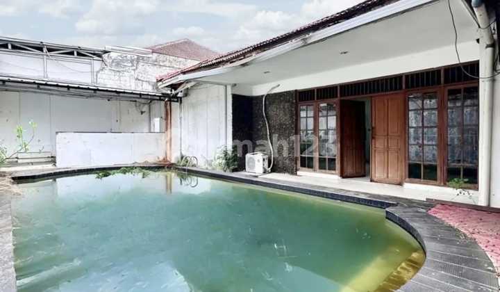 Rumah Hoek Kemang Bangka Jakarta Selatan