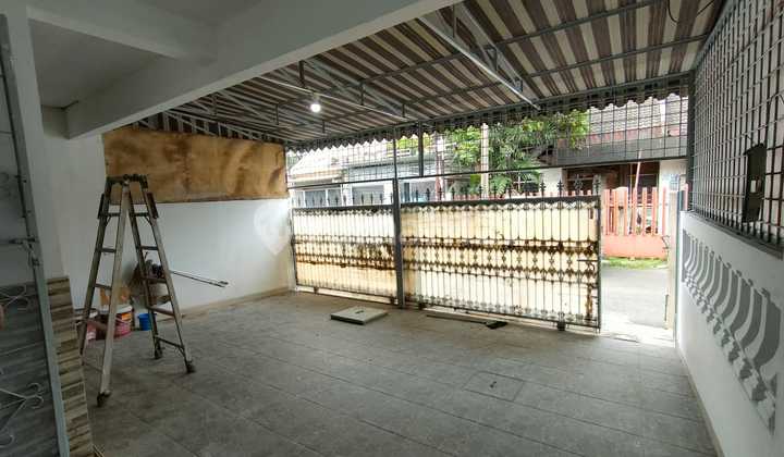 Comfortable 1.5-Story Strategic House in Kembangan, West Jakarta 2