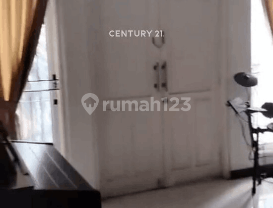 Nice 2-Story House, Strategic Location in Modern Hills Tangerang 2