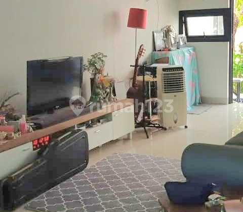 Rumah 3 Lantai Super Cozy di Wisteria Cakung - Semi Furnish, Siap Huni