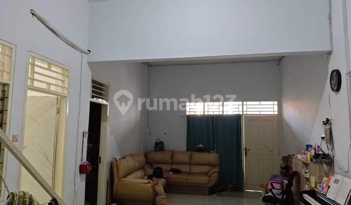 Rumah Tinggal Pinggir Jalan Cocok untuk Tinggal Maupun Usaha 2