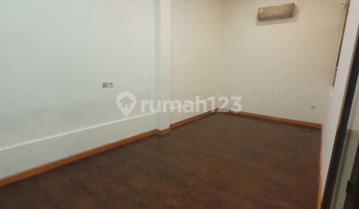 Rumah Tomang, 10x15, 2 Lantai, Siap Huni, Bagus 2