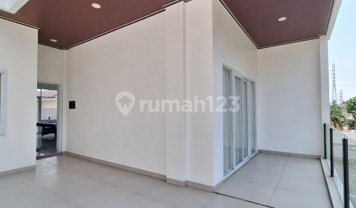Rumah Mewah PIK 1, 15x23, 3 Lantai, 4 Kamar Tidur, Furnished 2