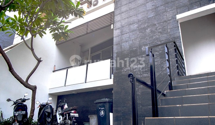 Rumah Kost Kemanggisan, 20 Kamar Tidur, Full Okupansi