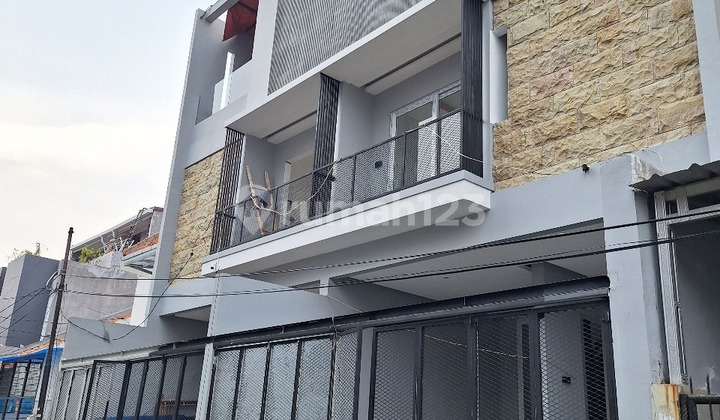 Rumah Brand New Duri Kepa, 6x15, 3 Lantai, BAGUS