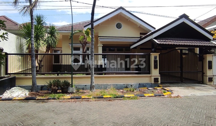 Hunian Luas dan Nyaman. One Gate Sistem