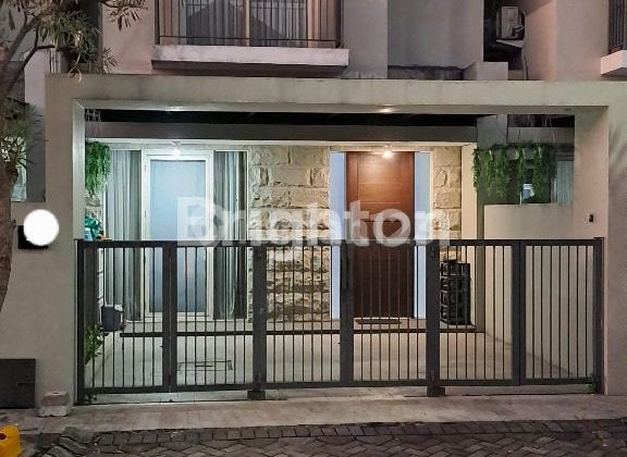 RUMAH MEWAH TERAWAT SIAP HUNI