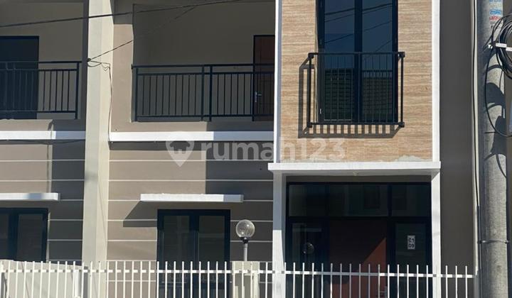 Rumah 2 Lantai Modern Minimalis