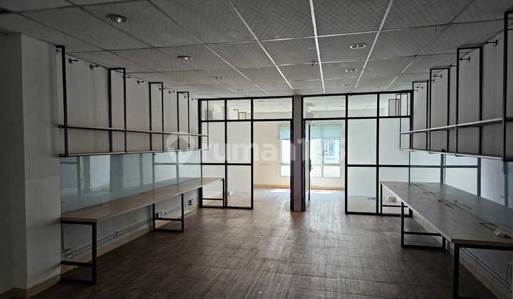 Dijual/disewakan Ruko Bagus 4lantai Komplek Bussiness Park Kebon Jeruk Meruya Ilir Kembangan Jakarta Barat