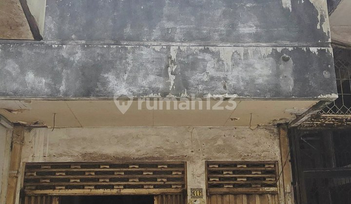 For Sale: 3-Story Shop House on Kertopaten Street, Sidodadi, Surabaya 1