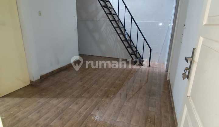 Janur Elok House Kelapa Gading 4 Bedrooms 2 Floors Land Area 187m² Building Area 260m² for Sale
Janur Elok House Specifications:
Land Area: 11 x 17 = 187 m²
Building Area: 260 m²
Bedrooms: 4 + 1
Bathrooms: 4 + 1
2 Floors, South Facing
Electricity: 5500 Watt (token)
Price: Rp 6.5 Billion (Negotiable)
Ceiling
Contact: 081271183555
Area: 60 m² Janur Elok House Kelapa Gading 4 Bedrooms 2 Floors Land Area 187m² Building Area 260m² for Sale
Janur Elok House Specifications:
Land Area: 11 x 17 = 187 m²
Building Area: 260 m²
Bedrooms: 4 + 1
Bathrooms: 4 + 1
2 Floors, South Facing
Electricity: 5500 Watt (token)
Price: Rp 6.5 Billion (Negotiable)
Ceiling
Contact: 081271183555
Area: 60 m²