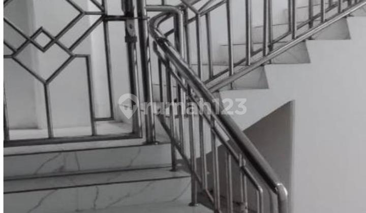 3-Story Shop House in Central Jakarta - Special Semi Furnished 2