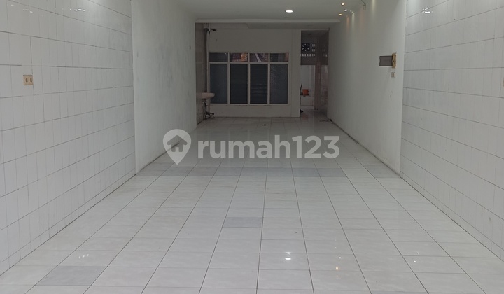 Strategic Shop House in the Central City Area of Kranggan, Semarang 2