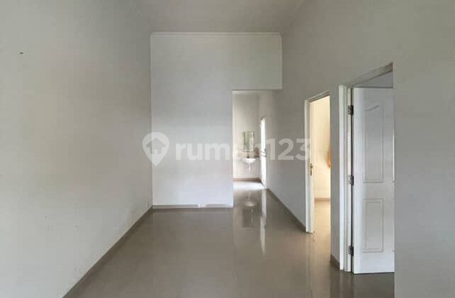 Rumah Bagus Siap Pakai Taman Adenia Graha Padma Semarang 2