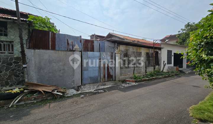 Strategic Land in City Center, Below Market Price on Jalan Rejosari 1