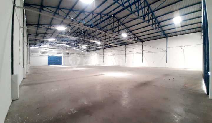 Large and Spacious Imam Bonjol General Warehouse in Semarang 1