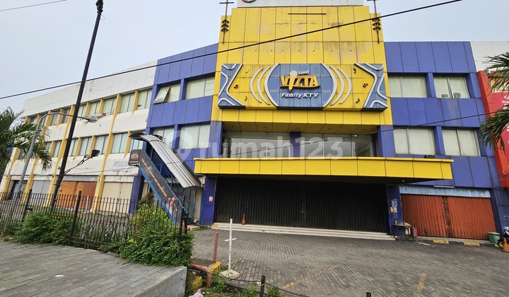 3-Storey Mall Building in the Heart of West Karawang City, Suitable for Mall or Hotel