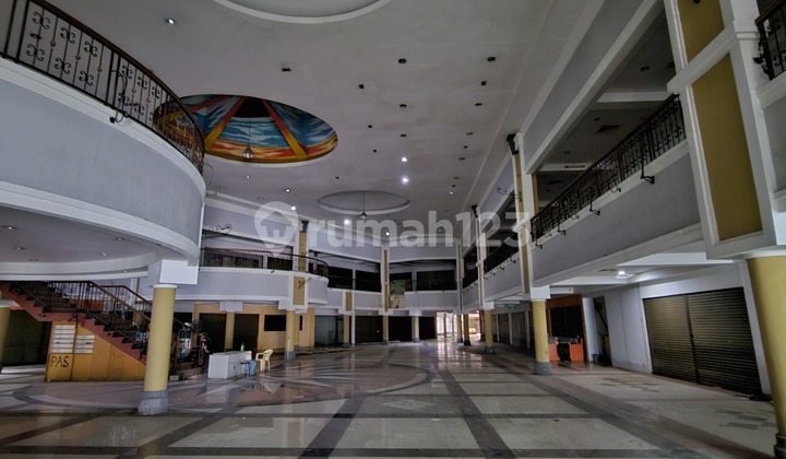 Gedung Mall di jantung Kota Nagoya Batam, cocok untuk Pusat Belanja, Hotel.