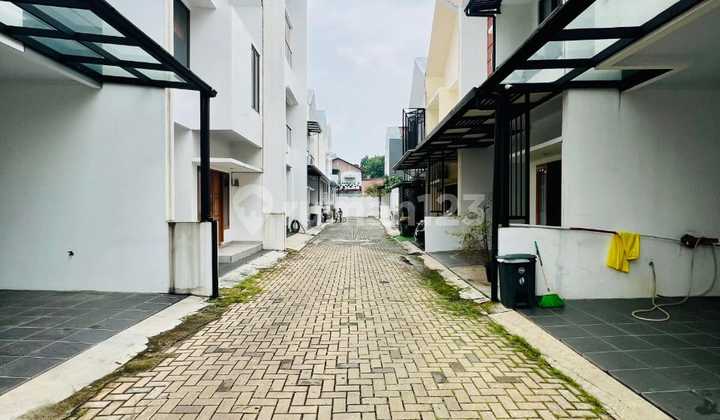 Nice House At Casa 9 Cilandak South Jakarta