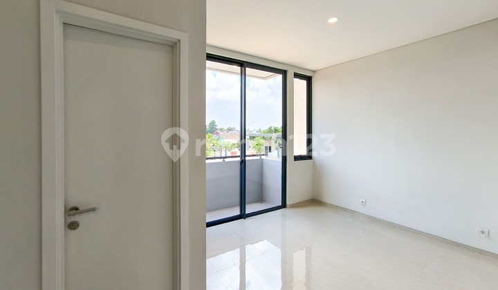 Rumah Baru 3 BR 2 Lantai Sudut Hoek Free AJB BPHTB di Discovery Riviera Bintaro Tangerang Selatan