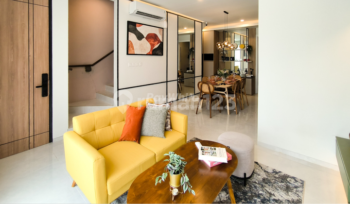 Hook House in the Latest District of Bintaro Jaya Botanica Bellisa 2 Floors 4+1 BR