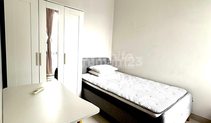 Rumah 2 Lantai 3+1 BR, Taman, 2 Carport di Kebayoran Harmony Bintaro