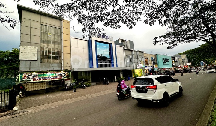 3-Story Shop House 12 Meters Long in Graha Raya 2