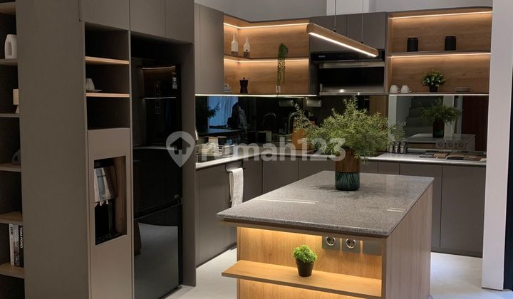 Rumah 2,5 lantai 3 BR Lokasi Strategis 10 menit Tol & MRT di Lebak Bulus Jakarta Selatan