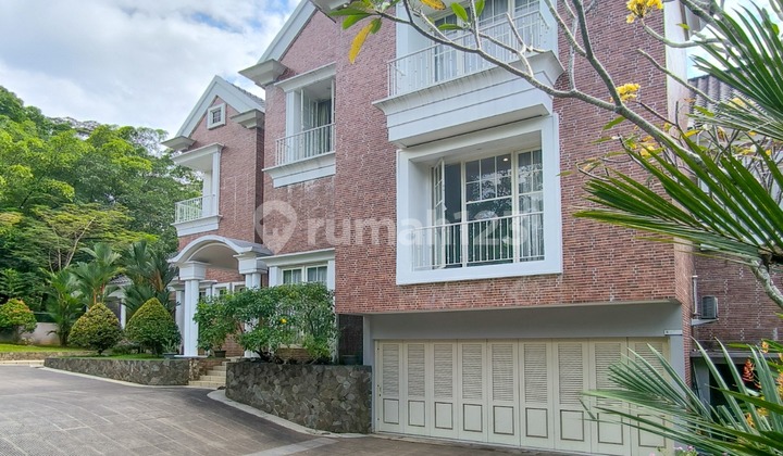 Villa Luxury di Hoek 1000 M2 View Hutan Gunung Sentul City