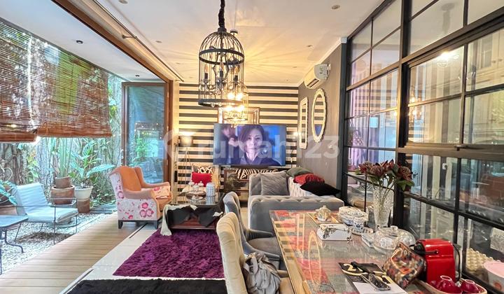 Rumah Modern 2 lantai di Discovery Bintaro Sektor 9, tangerang Selatan