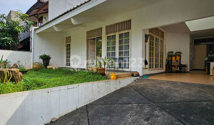 Rumah Luas 4 KT LT 212 M2 Taman Rempoa Indah Tangerang Selatan - Ideal untuk Keluarga Besar