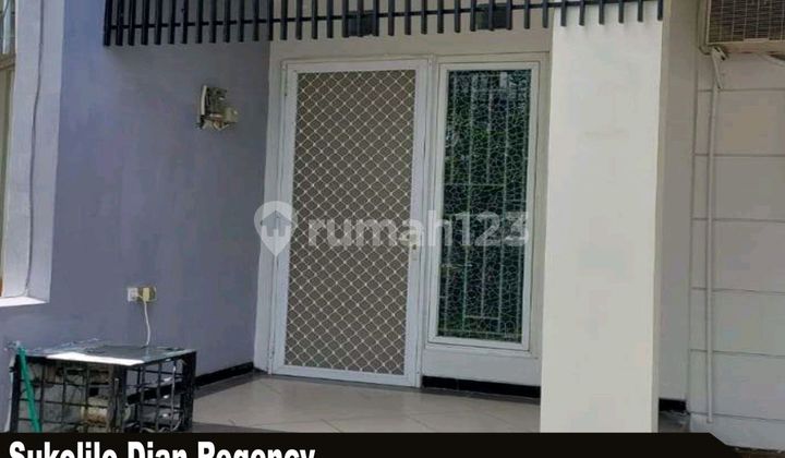 Disewakan Rumah Full Furnish + Ac Murah bisa Setahun di Surabaya Disewakan Rumah Full Furnish + Ac Murah bisa Setahun di Surabaya