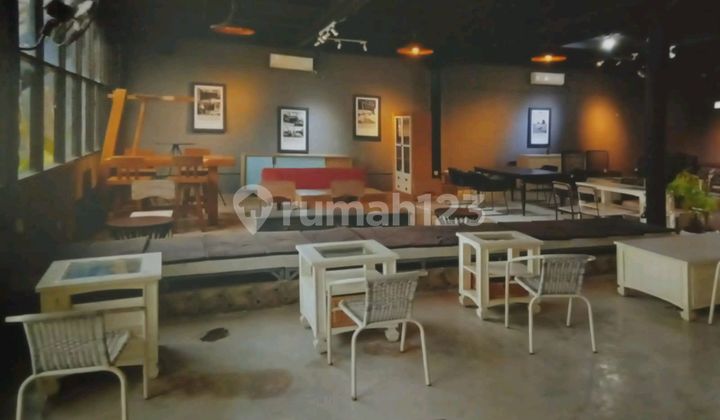 For Sale Cafe With Furniture in Candi Sidoarjo Area, Freehold Title