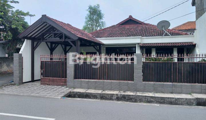 KESEMPATAN EMAS.. PUNYA RUMAH KLASIK & LUAS DI JALUR JAKSEL - JAKBAR! 1