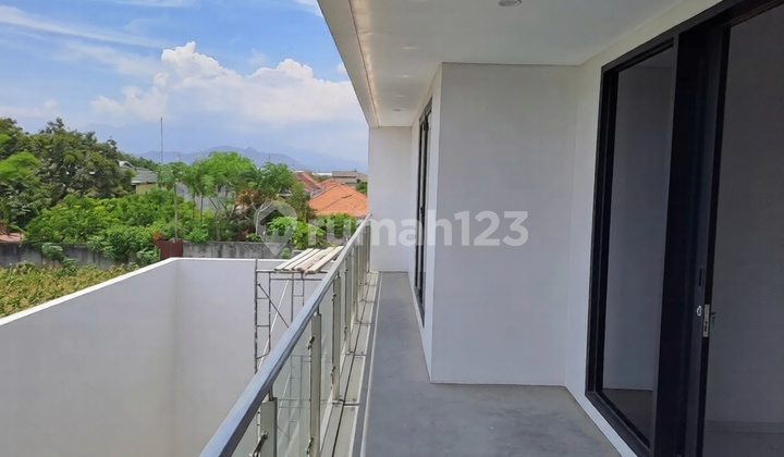 Luxury 4+1 BR House in Katang Kediri, Near Culinary Center 2